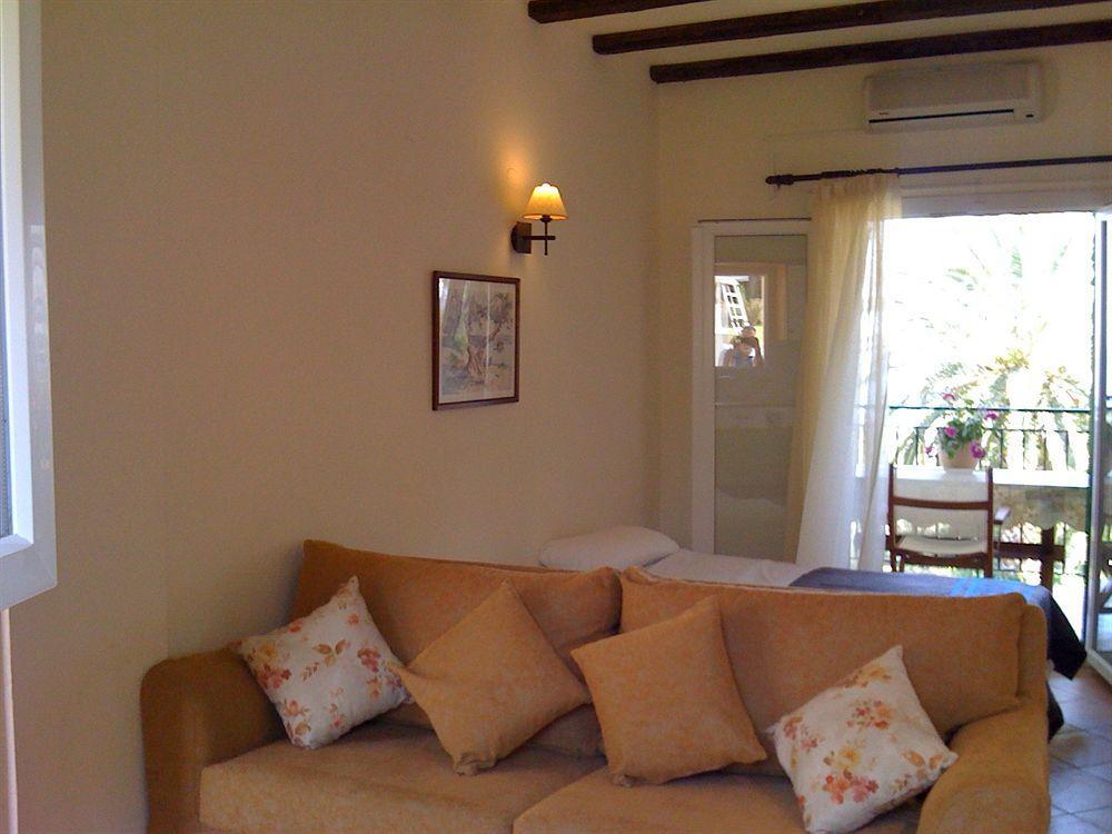 Panorama Hideaway Aparthotel Dassiá Eksteriør bilde